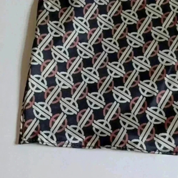 Women's Black and White metric Blouse - Picture 10 of 11